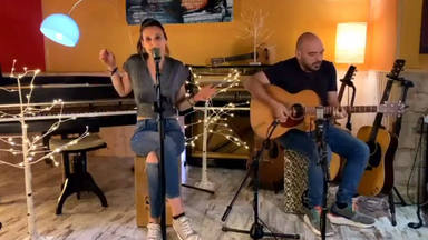 Conchita canta en acústico "Haz que merezca la pena" con Pablo Cebrián y su guitarra acústica