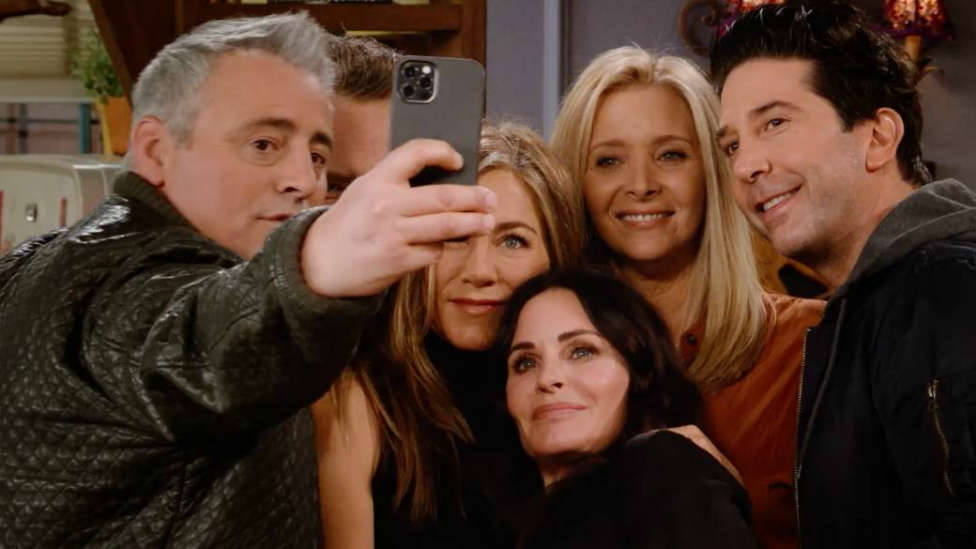 Primeras imágenes del reencuentro de 'Friends': los cambios físicos de los protagonistas y la carta de Ross