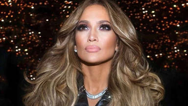 Jennifer Lopez aparece rádiente luciendo un vestido "Blanco" pero sin Alex Rodríguez