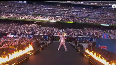 David Bisbal a su salida al escenario de La Velada del Año al grito de "arriba España"