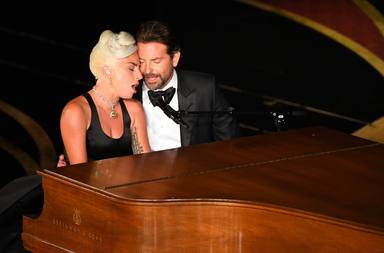 Lady Gaga y Bradley Cooper en los academy awards