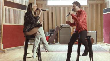 David Bisbal y Danna Paola estrenan 'Vuelve, Vuelve' en versión acústica: "Les dejamos un video muy especial"