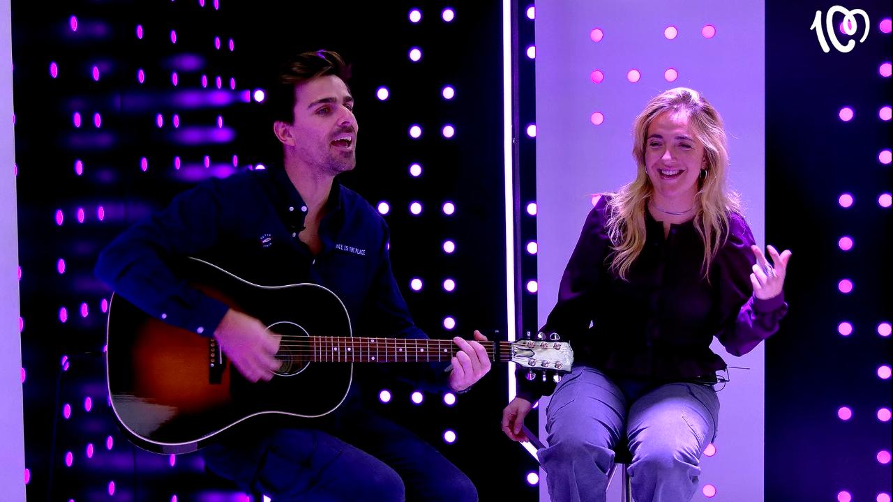 Melocos y Paula Mattheus cantan juntos ‘Cuando me vaya de aquí’ en directo en CADENA 100