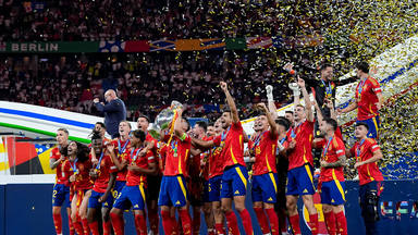 España gana a Inglaterra en la final de la Eurocopa: nuestros artistas lo celebran así.