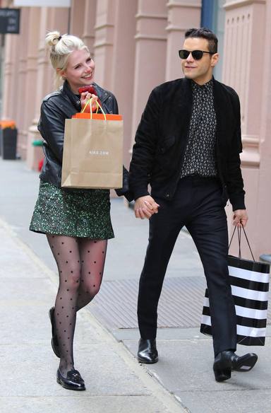 Rami Malek de compras por Soho con su novia Lucy Boynton