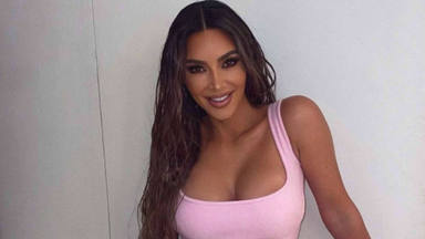 El curioso look navideño de Kim Kardashian que arrasa en redes