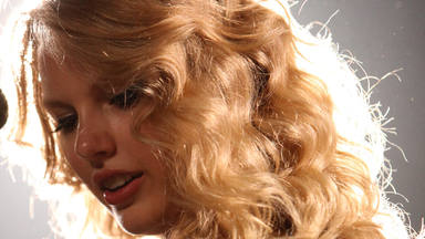 Taylor Swift estrena versión de 'Christmas Tree Farm', el tema navideño que dedica al recuerdo de su infancia