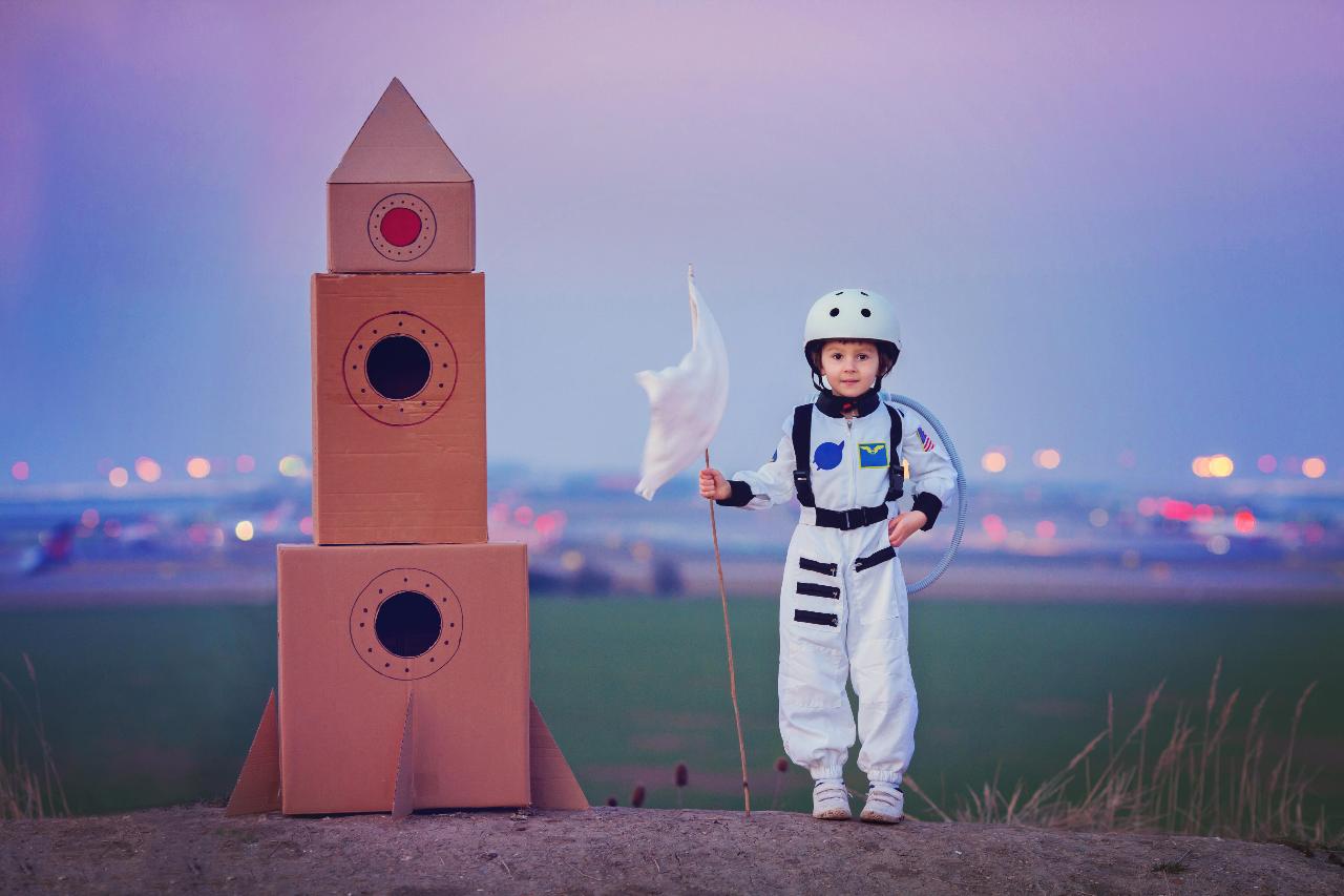 Los niños y Jimeno sobre viajar al espacio: "Van, ponen una bandera y se llevan dinero"