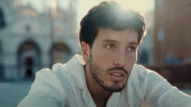 Venecia es el lugar elegido por Sebastián Yatra para cantar al amor en el vídeo de 'Tarde', una balada enorme