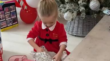 La niña que se ha hecho viral por recibir un brócoli como regalo de Navidad
