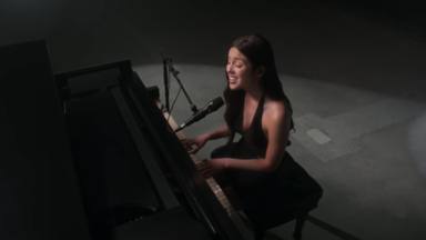 Olivia Rodrigo brilla con una interpretación de 'Vampire', al piano y en directo, mientras destroza marcas