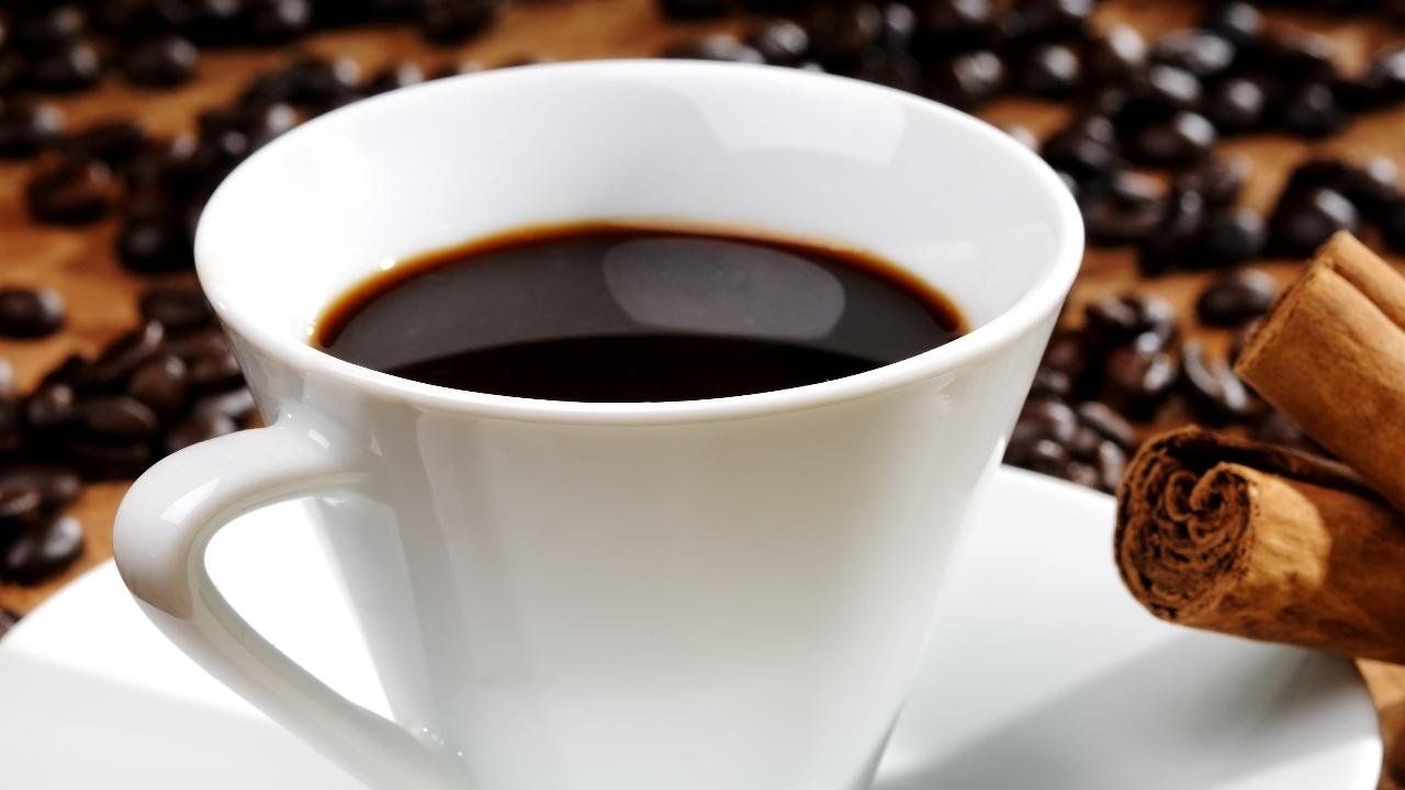 El componente del café que te va a ayudar a que no tener piedras en el riñón