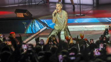 El Covid de larga duración obliga a Robbie Williams a parar su concierto en Holanda