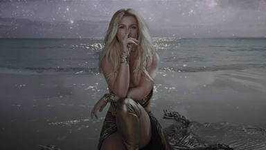 Britney Spears estrena, como se comprometió, "Swimming In The Stars"