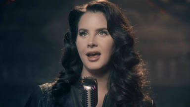 Lana del Rey estrena videoclip de su segundo single y escayola en un brazo tras un accidente