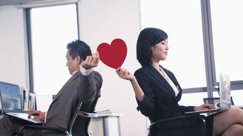 ¿Es bueno enamorarse de un compañero de trabajo?
