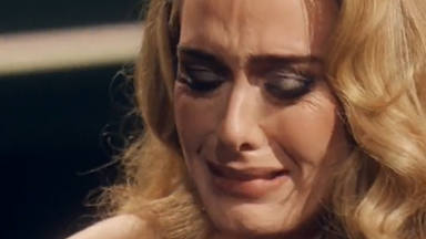 Adele, rota en lágrimas