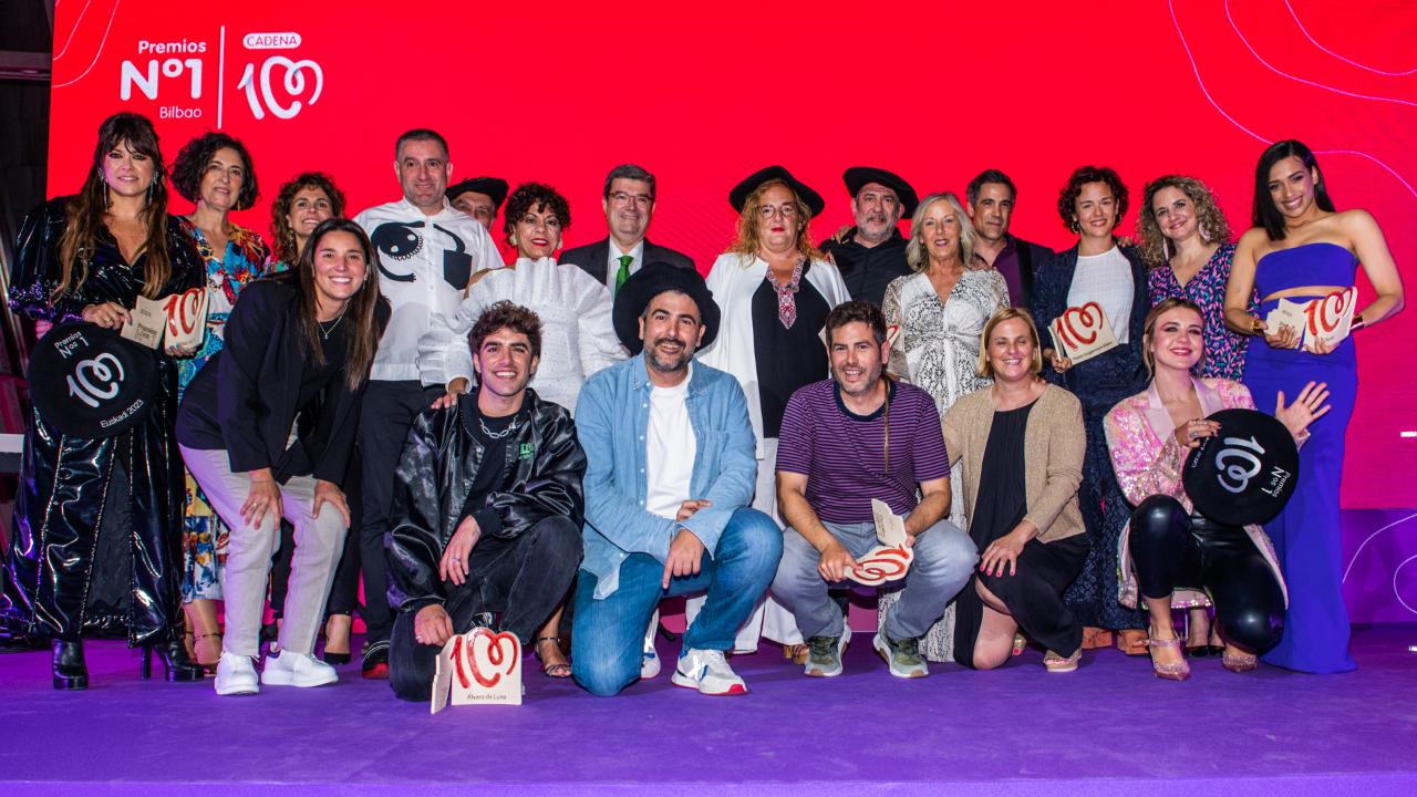 Premios Nº1 de CADENA 100 Euskadi: de cómo ponerse bien una txapela a Estopa cantando en euskera