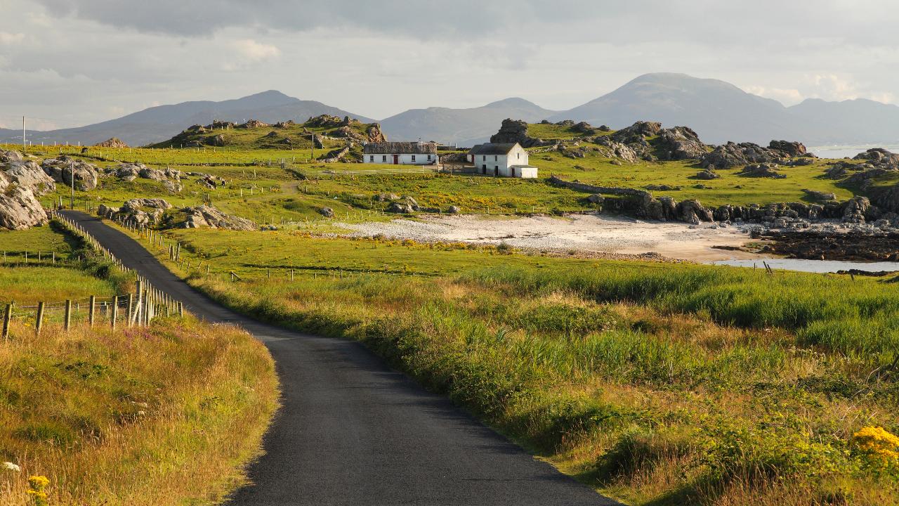 Irlanda ofrece una recompensa de 80 mil euros por vivir en sus islas vaciadas