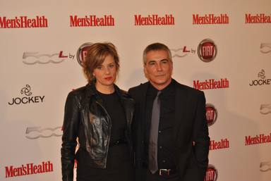 David Cantero posa junto a su mujer Berta Caballero en un evento