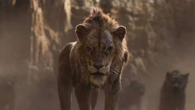 Scar (Chiwetel Ejiofor) y las hienas en 'El Rey León'