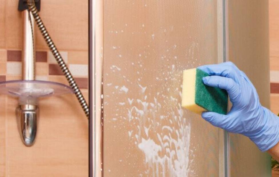 6 trucos caseros para que la mampara de tu ducha quede reluciente
