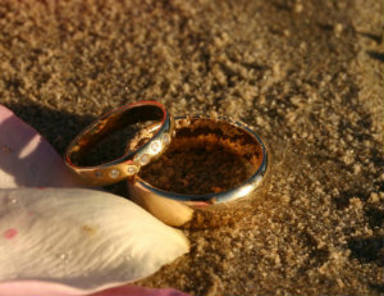 Recupera el anillo de casado que perdió hace 14 años