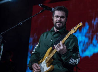 Juanes aterriza en España