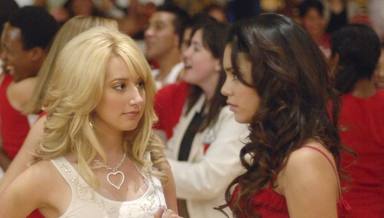 Vanessa Hudgens y Ashley Tisdale en High School Musical