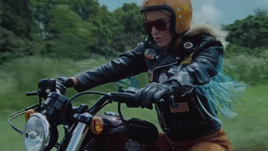 Katy Perry, como una moto en el videoclip de "Harleys In Hawaii"