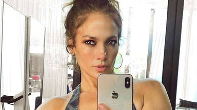 La aplaudida imagen de Jennifer Lopez al posar sin maquillaje y sin filtros: "Tienes la cara de un bebé"