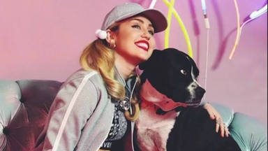 Miley Cyrus comparte una canción entrañable tras fallecer a su perrita Mary Jane
