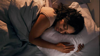 Las mujeres necesitan dormir más que los hombres: “Casi una hora más al día”