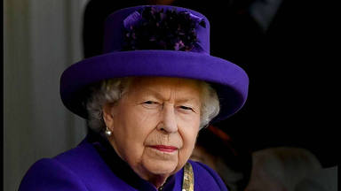 La Reina Isabel II necesita urgentemente un 'community manager': estos son los requisitos y el salario