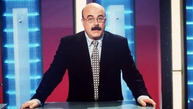 Constantino Romero como presentador de Alta Tensión a finales de los años 90