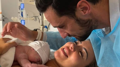 Alba Silva y Sergio Rico dan la bienvenida a su primera hija