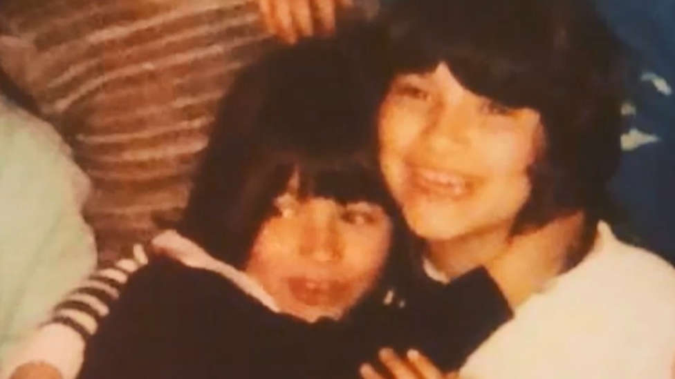 Laura Pausini nos sorprende con una foto suya de pequeña: “Feliz cumpleaños, mi amor”