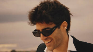 Álvaro de Luna en una imagen del videoclip de 'F.G.L.C. (A ratitos)', su último dardo cantado a Laura Escanes