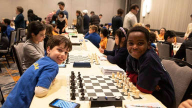 Este refugiado de 8 años consigue un hogar para su familia tras convertirse en campeón de Ajedrez
