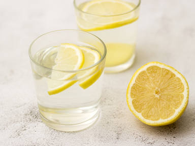Beneficios agua con limón