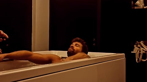 Pablo Alborán se suma a la moda de los baños de agua helada para cuidar su cuerpo