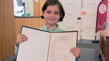 Un nen de 9 anys acaba la carrer d'enginyeria elèctrica
