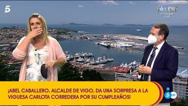 El alcalde de Vigo sorprende a Carlota Corredera en su cumpleaños