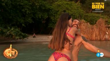 Violeta y Fabio se abrazan en Supervivientes 2019