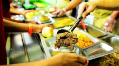 La Comunidad de Madrid propondrá un menú más saludable para los comedores escolares