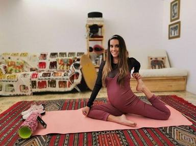 Ona Carbonell haciendo ejercicio en casa durante el embarazo
