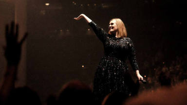 Un íntimo amigo de Adele afirma que ha escuchado varias canciones y que el álbum llegará en febrero