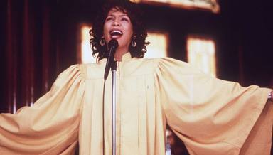 Whitney Houston nos da ánimo para afrontar la cuarentena con 'Step by step'