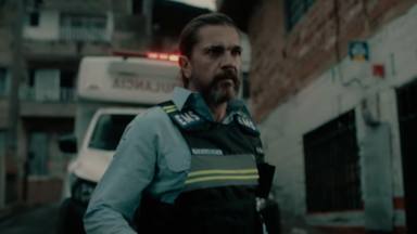 Juanes se viste de uniforme para una emergencia musical y estrena vídeo de 'Mayo': "Menos balas y más flores"