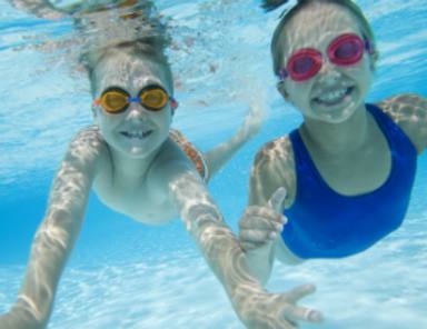 El chapuzón más viral del 2018 es de un niño aprendiendo a nadar